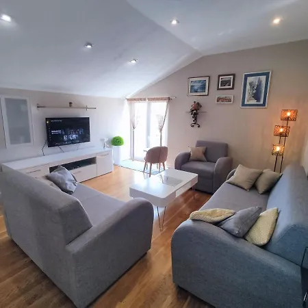 Sunset View - Cozy With Stunning Panoramic View Apartman